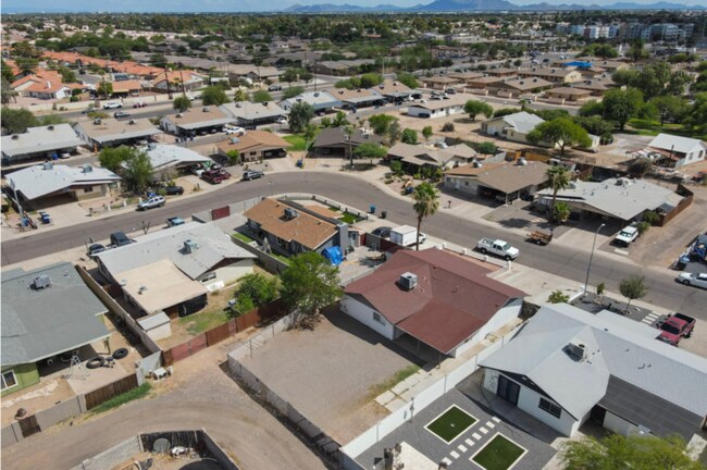 Building Photo - 4Bed/2Bath House at Chandler Blvd/McQueen Rd! Ready for Immediate Move-In! – NO HOA!