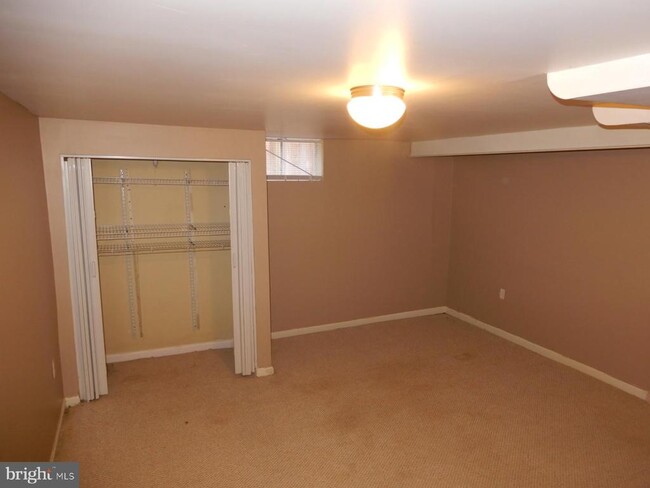 Building Photo - 2227 Arlington Terrace
