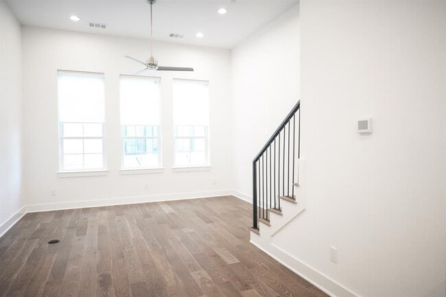 Building Photo - 264 Pullman Ct