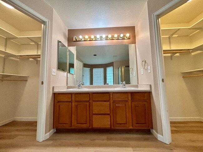 Building Photo - Spacious 3Bd Home in the Broadlands