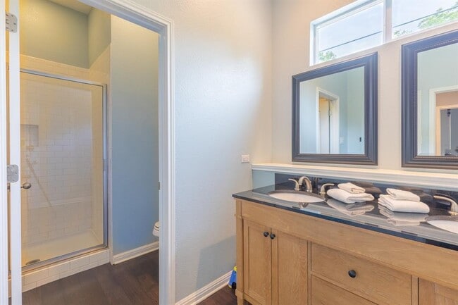 Building Photo - 1320 Contour Dr