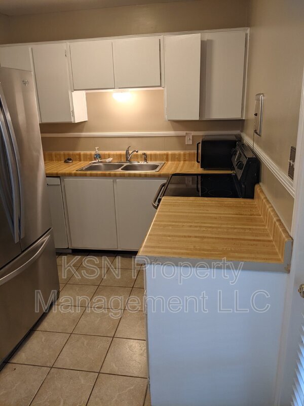 Building Photo - 412 Barnhill Dr