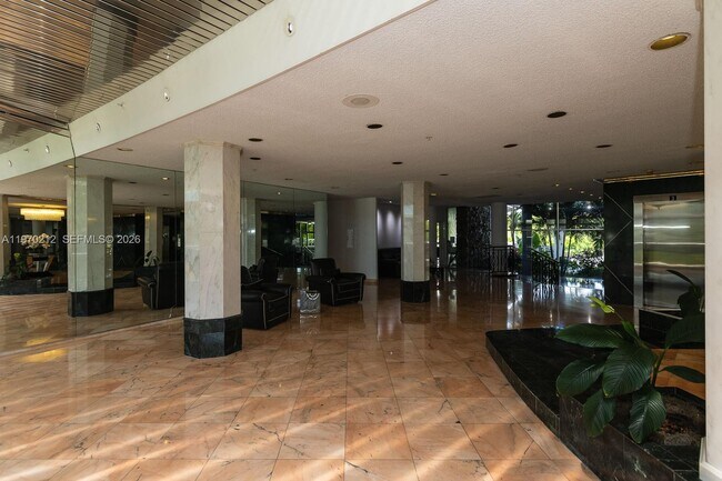 Building Photo - 900 Bay Dr