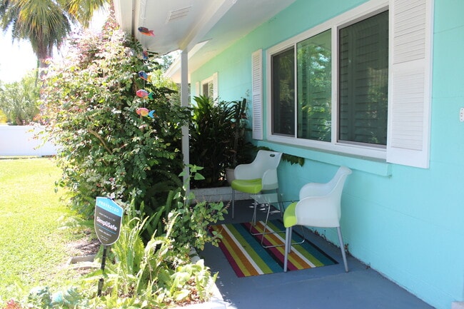 Front Patio/Entry - 3605 Iroquois Ave