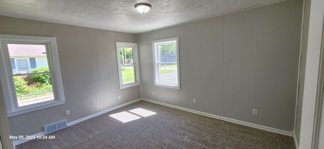 Building Photo - Beautiful updated home in desirable Perry, KS