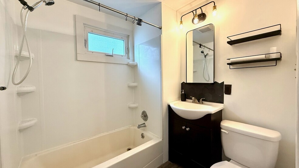 Building Photo - 771 Amherst St