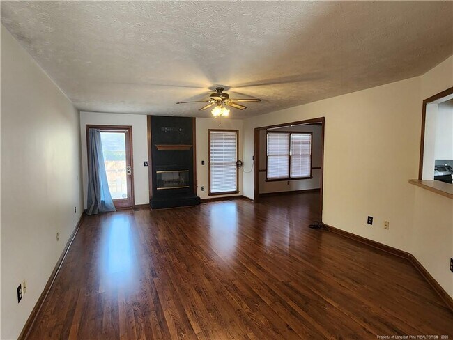 Building Photo - 909 Flintwood Rd