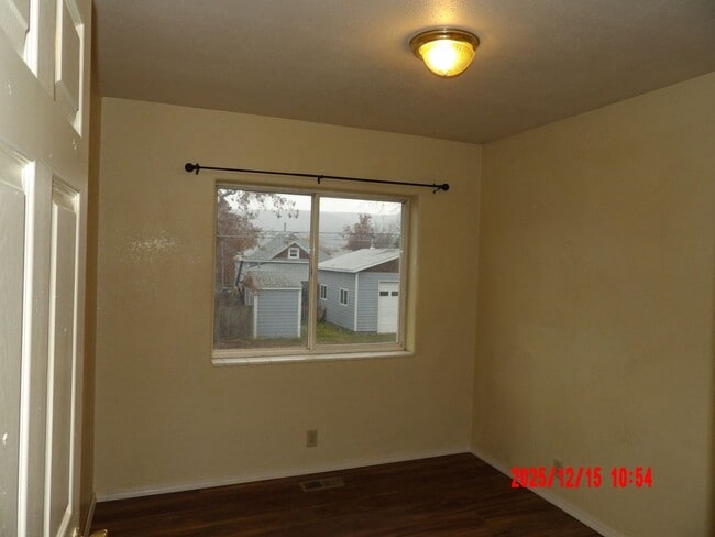 Building Photo - 3 Bedroom Duplex