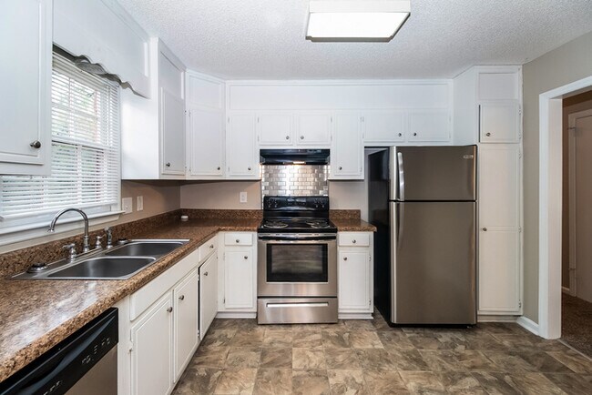 Building Photo - 3711 Fox Trail Cir NW