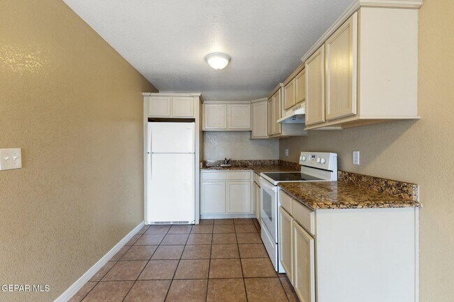 Building Photo - 9412 Montrose Ct