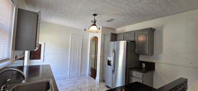 Building Photo - Murray Hill Home  3 Bed 1 Bath