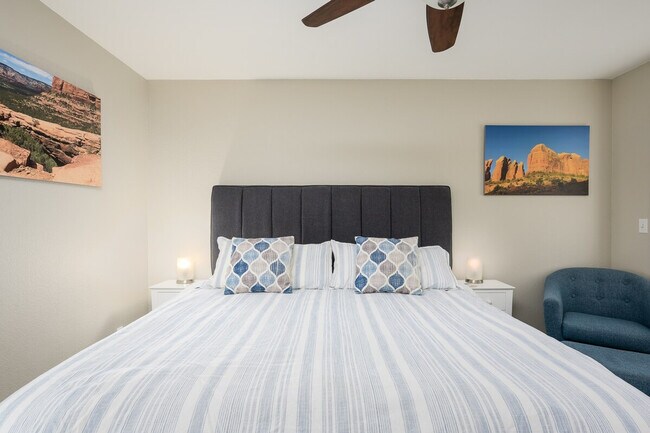 Building Photo - 4850 E Desert Cove Ave