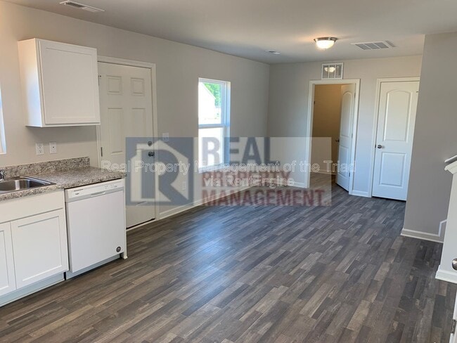Building Photo - 4100 Devonwood Ct