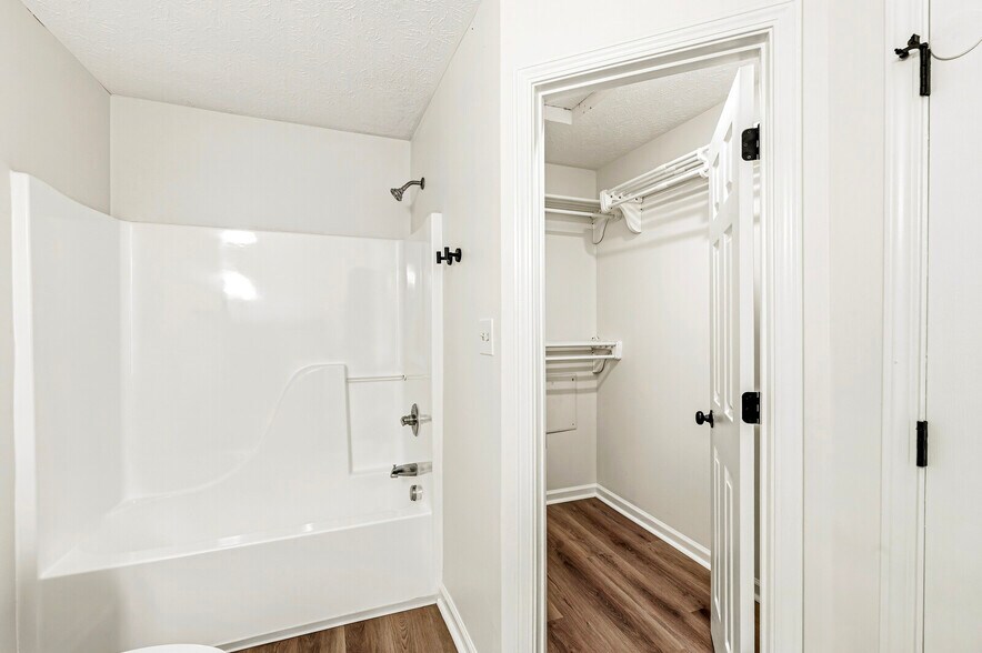 Building Photo - 2747 Foxbriar Pl