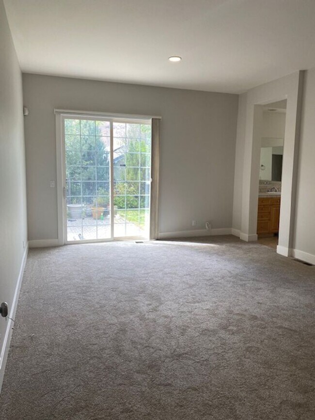 Building Photo - Sweet, perfect 10 located in Caughlin Ranc...