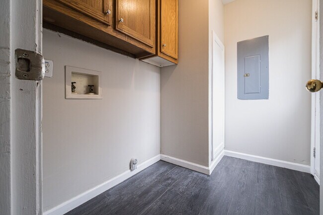 Building Photo - "Charming 3-Bedroom Retreat with 2 Full Baths in Gastonia - Your Cozy Haven Awaits!"