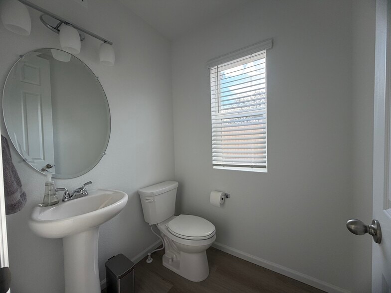 Bath 3 - 2434 Vanhoutte Vw