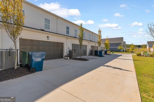 Building Photo - 1954 Sanford Dr