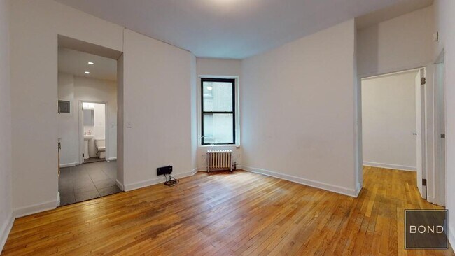 Building Photo - 324 E 91st St