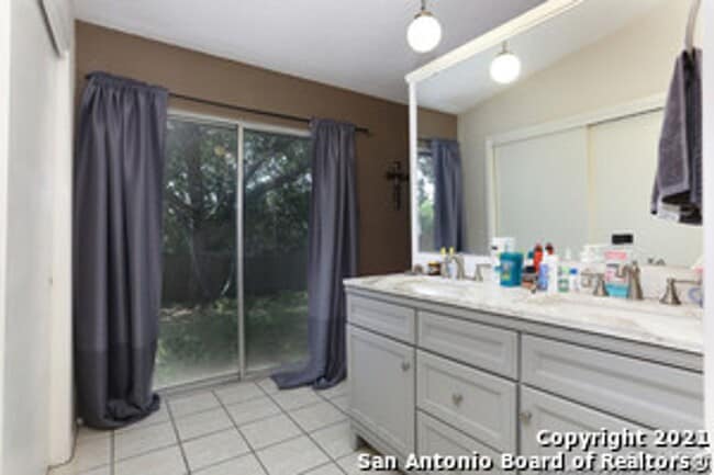 Building Photo - 6510 Ridge Creek Dr