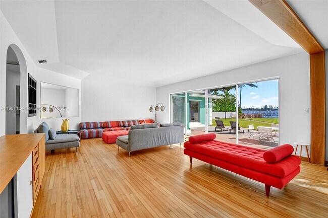 Building Photo - 2910 N Flagler Dr