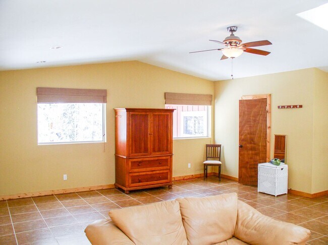 Building Photo - 330 Wilderness Dr