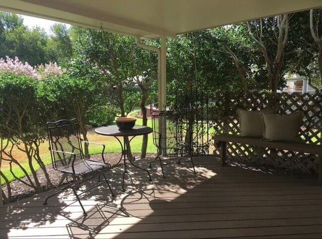 Building Photo - Mill Creek Executive Home Overlooking Golf Course at 17th Tee