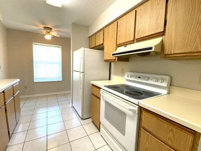 Building Photo - Two Bedroom Pelican BayTownhome