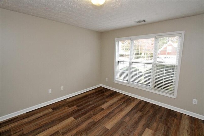 Building Photo - 1490 Creek Pointe Cir
