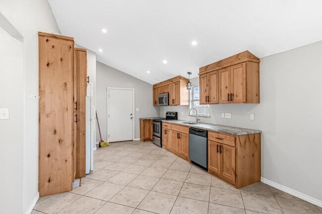 Building Photo - 2002 TX-36