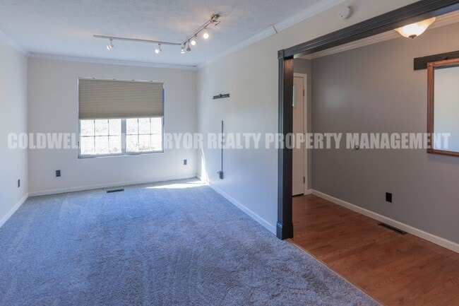 Building Photo - 531 Indian Hills Dr