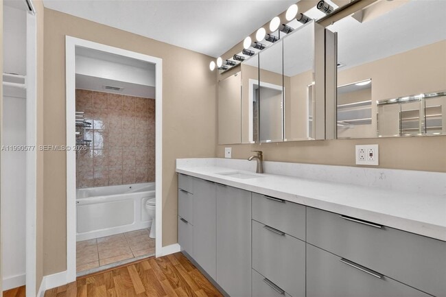 Building Photo - 3111 N Ocean Dr