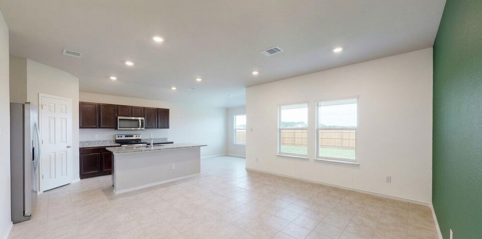 Building Photo - 1261 Lindsey Dr