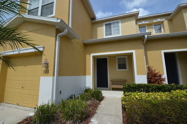 Building Photo - Gorgeous 3/2.5 Townhome in Gated Community...