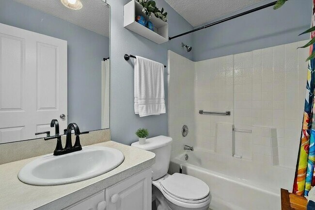 Building Photo - 1960 SE Bowie St