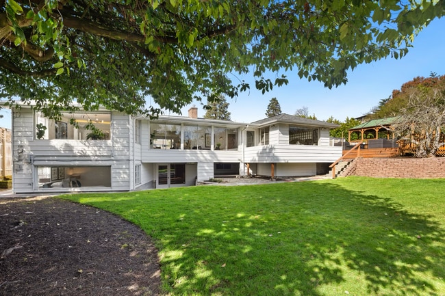 Building Photo - Belvedere Terrace Home