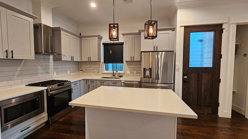 Kitchen - 3404 Rogers St