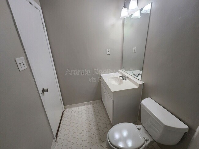 Building Photo - 2506 Windmere Dr NW