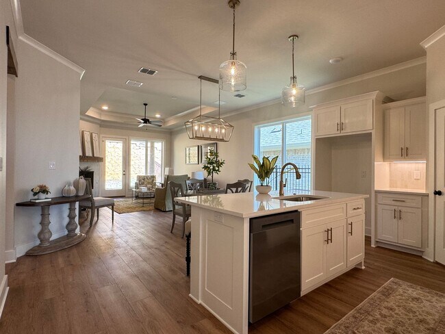 Building Photo - 9248 Villas Ct