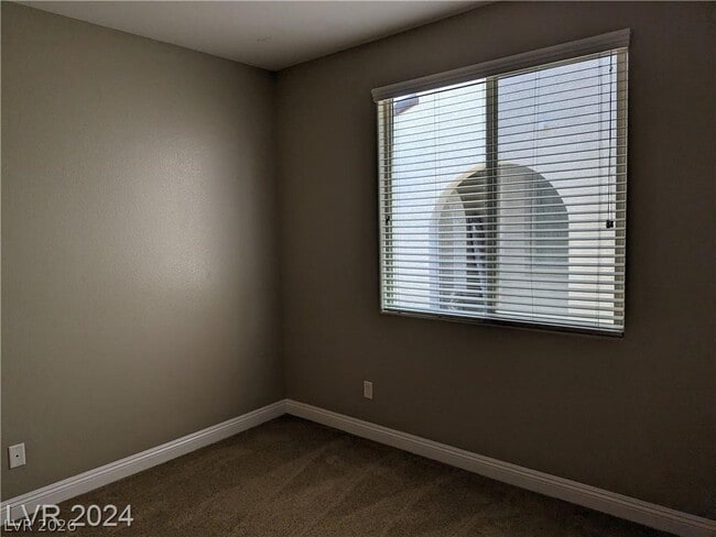 Building Photo - 909 Old Creek Way