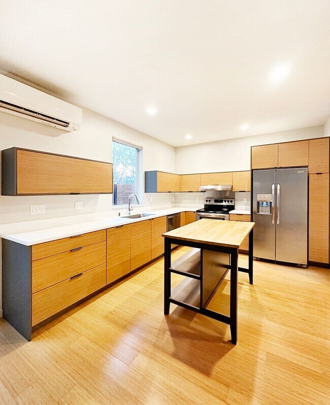 Building Photo - 3bd/2ba Seattle Townhome