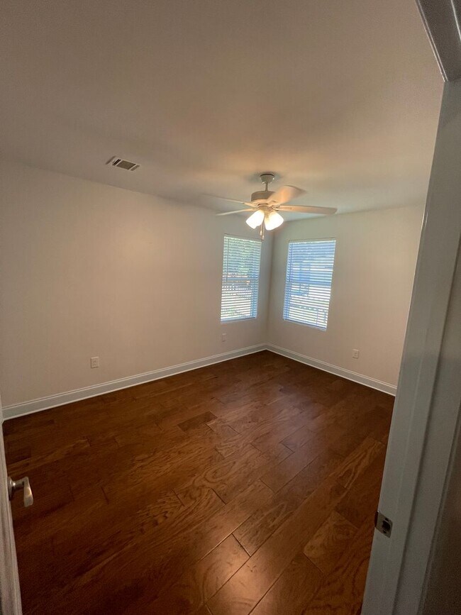 Building Photo - Newly renovated 3/2 home located in Covington
