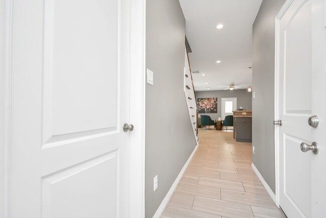 Building Photo - 3019 Elysian St