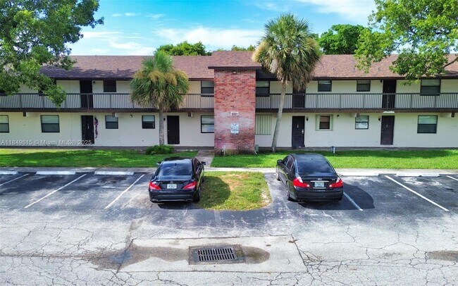 Building Photo - 6001 Shaker Wood Cir