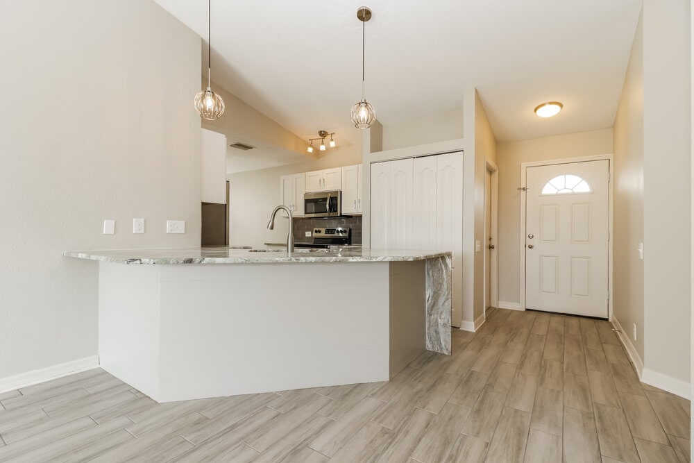 Building Photo - 10329 Midstate Ave