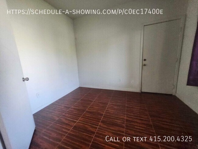Building Photo - 3947 S Oak View St
