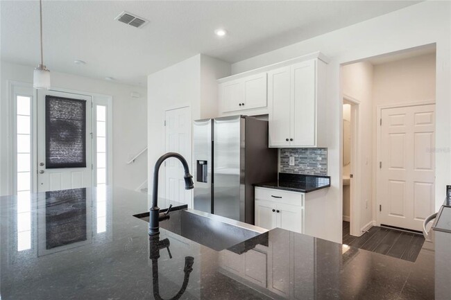 Building Photo - 9586 Poplar Ridge Ave