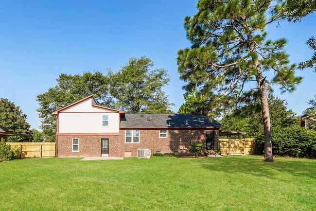 Building Photo - Beautiful 3-Bedroom Home with Large Yard