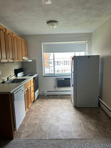 Building Photo - 4 Brattle Dr