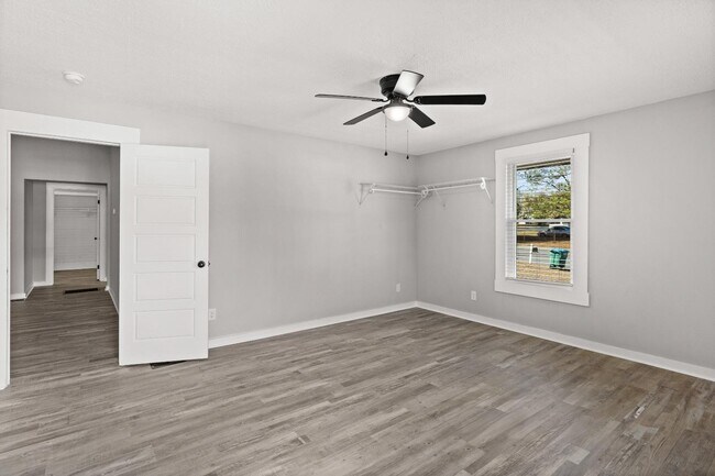 Building Photo - 501 E 4th St